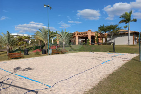 Terreno no Condomínio Damha Golf.