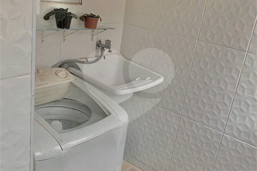 LINDO APARTAMENTO COM 02 DORMITÓRIOS.