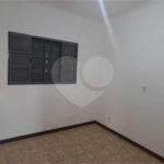 Casa térrea para venda, com 3 dormitórios, sendo 1 suíte.