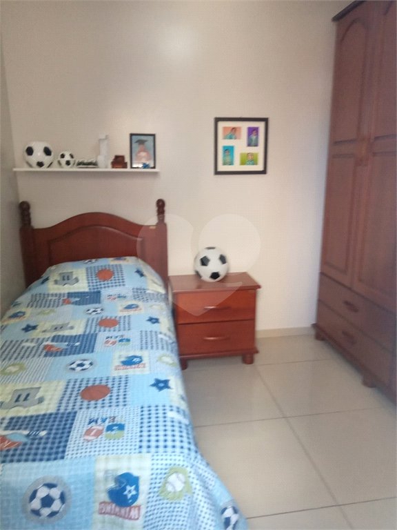 Sobrado com 2 dormitórios.
