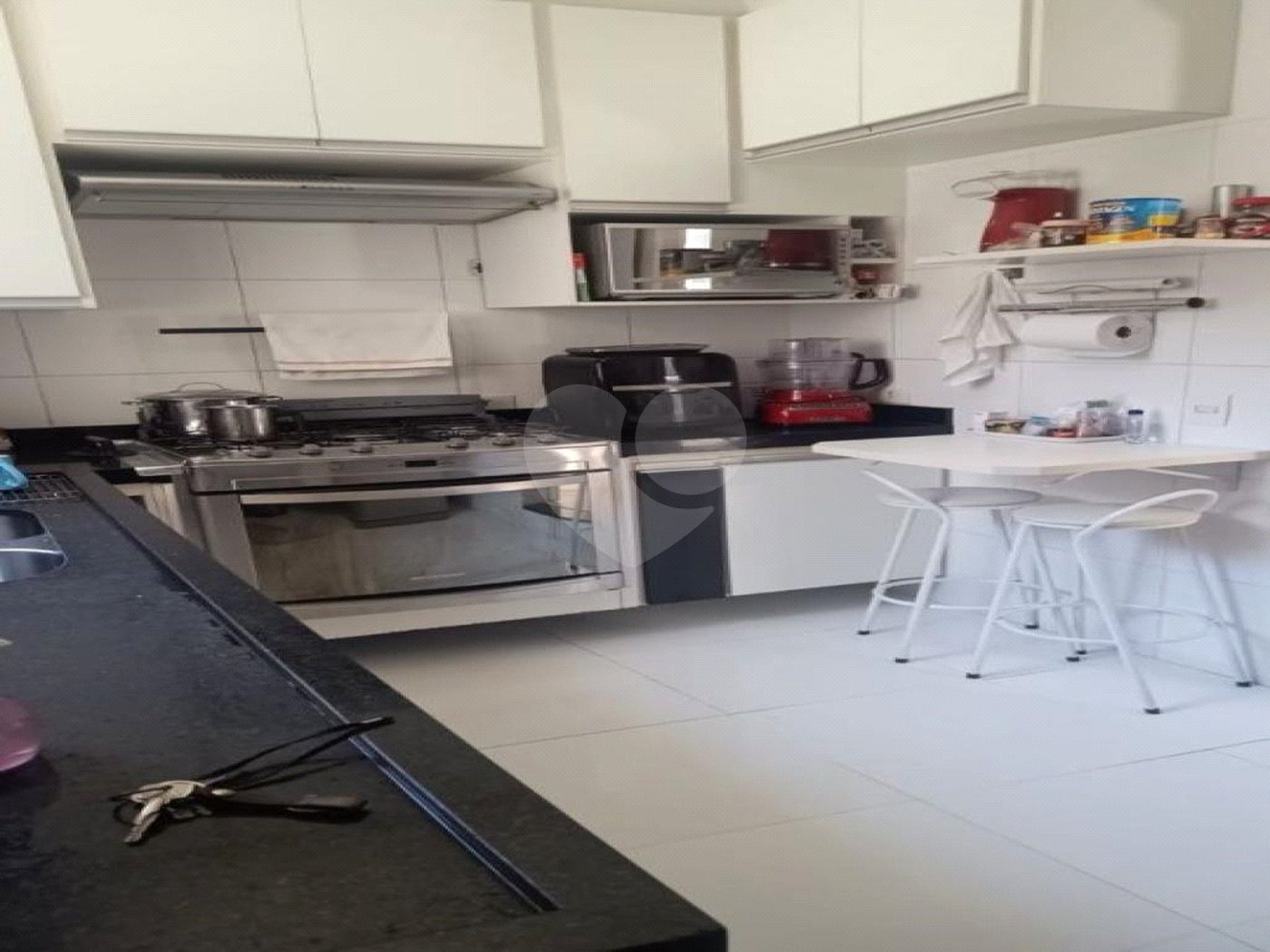 Ótimo sobrado à venda, ao lado do Roldão na Av. Cupece.