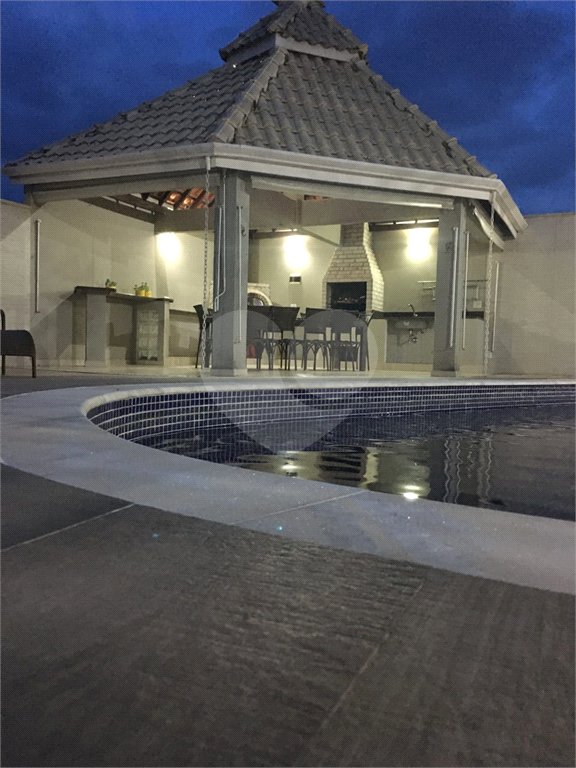 Sobrado à venda ou para alugar com 3 suítes em Villaggio Capríccio, Louveira, SP