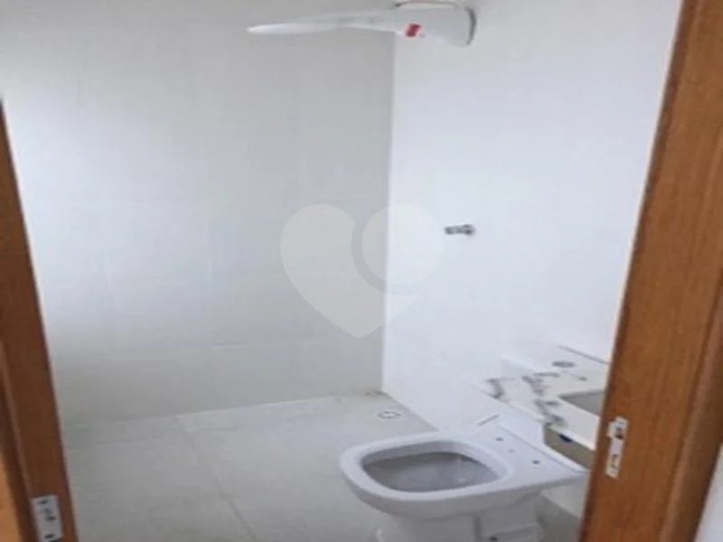 Sobrado novo nunca habitado.