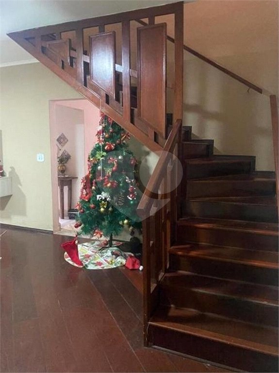 Casa com 202m² , 4 dormitórios , sendo 1 suíte , 3 vagas de garagem.