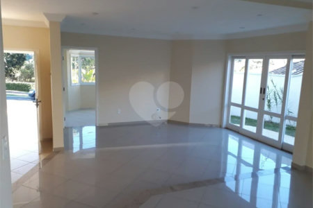 Sobrado à venda com 3 quartos, sendo 1 suíte,  em Condomínio Residencial Terras do Caribe, Valinhos, SP