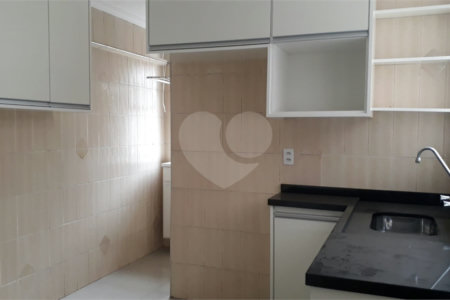 Venda apartamento 2 dormitórios, vaga de garagem fixa, lazer completo. Campo Belo. SP.