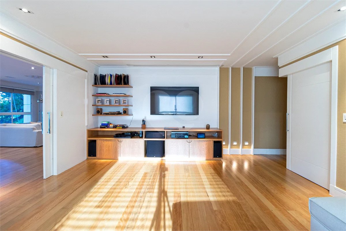 Apartamento à venda com 5 suítes em Moema, São Paulo, SP