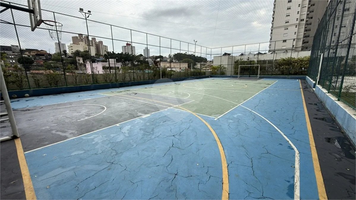 Apartamento de 155 m² com 4 dormitórios, varanda e 2 vagas de garagem. Condomínio com piscinas adulto, infantil e aquecida, lazer e portaria 24 horas.