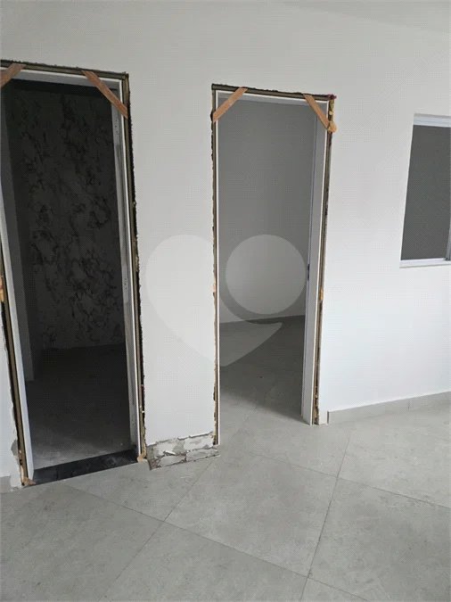 Apartamento com 48m², distribuídos em 2 dormitórios, sala, cozinha e 1 banheiro.