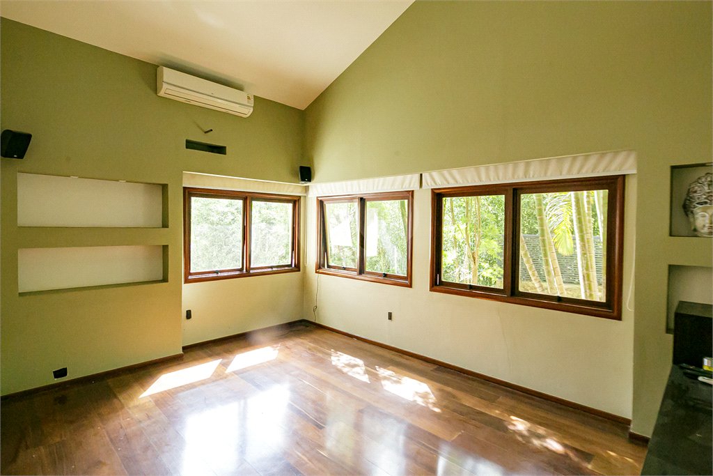 Casa com 4 quartos e ótimo espaço em local nobre no Alto da Boa Vista