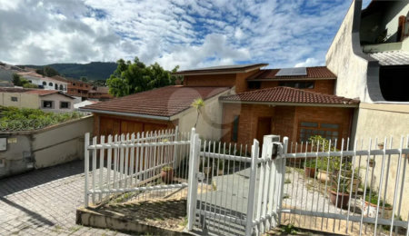 Casa à venda ou para alugar com 3 quartos, sendo 1 suíte,  em Da Saúde, Poços de Caldas, MG