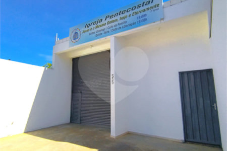 Imóvel disponível para venda com excelente localização e grande potencia, tambèm gerando uma renda passiva todos meses com contrato de aluguel ativo. Salão Comercial Perfeito para quem busca conforto, praticidade e um ótimo investimento