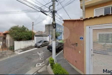 Sobrado com 101m², 2 dormitórios, sendo 2 suítes, 2 vagas, à venda na Vila Ema.