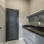 Indaiatuba - SP - Condominio Dona Lucilla - Valor R$2.295.000,00 - 3 suítes + escritório + lavabo - Terreno: 300m2 - Construção: 188m2 - Diferenciais - Móveis planejados no escritório, sala de TV, lavabo, cozinha, área gourmet, lavanderia, banheiros e closet - Ar condicionado em todos os ambie