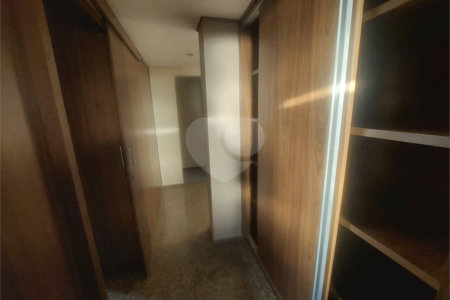 Apartamento Edifício Roberto Martinez .