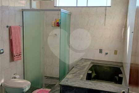 Sobrado com 3 quartos à venda com área gourmet completa e 5 vagas de garagem – Santa Marta - São Carlos/SP