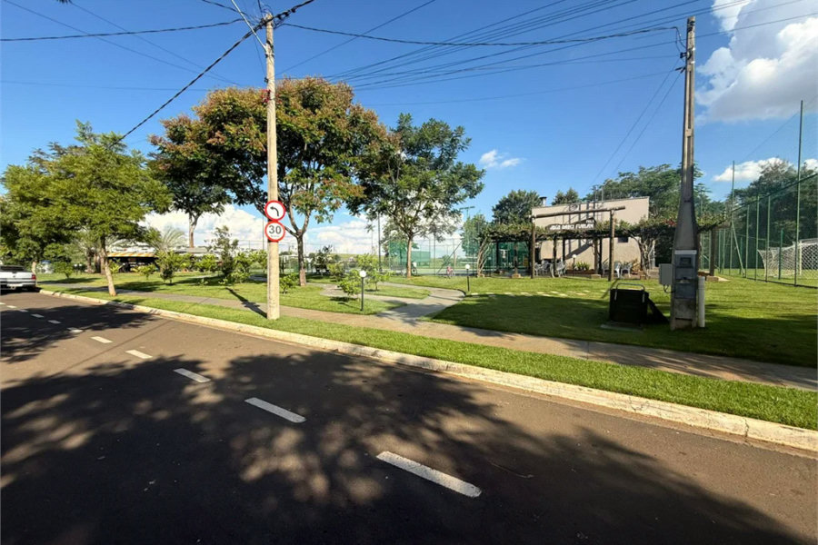 Terreno a venda no condomínio Villa DAquila, Santa Rosa, Piracicaba.
