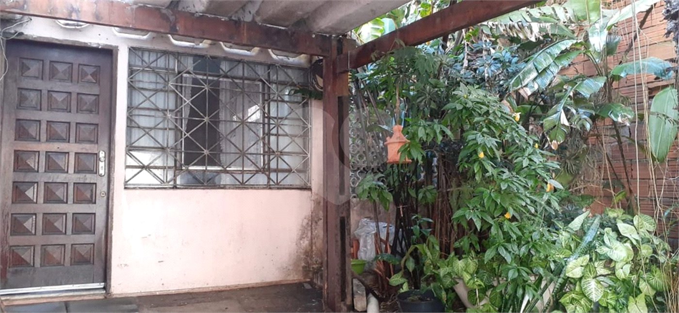 Casa Térrea Ampla com 4 Dormitórios, Suíte e Quintal à Apenas 15 Minutos do Estação Tatuapé.