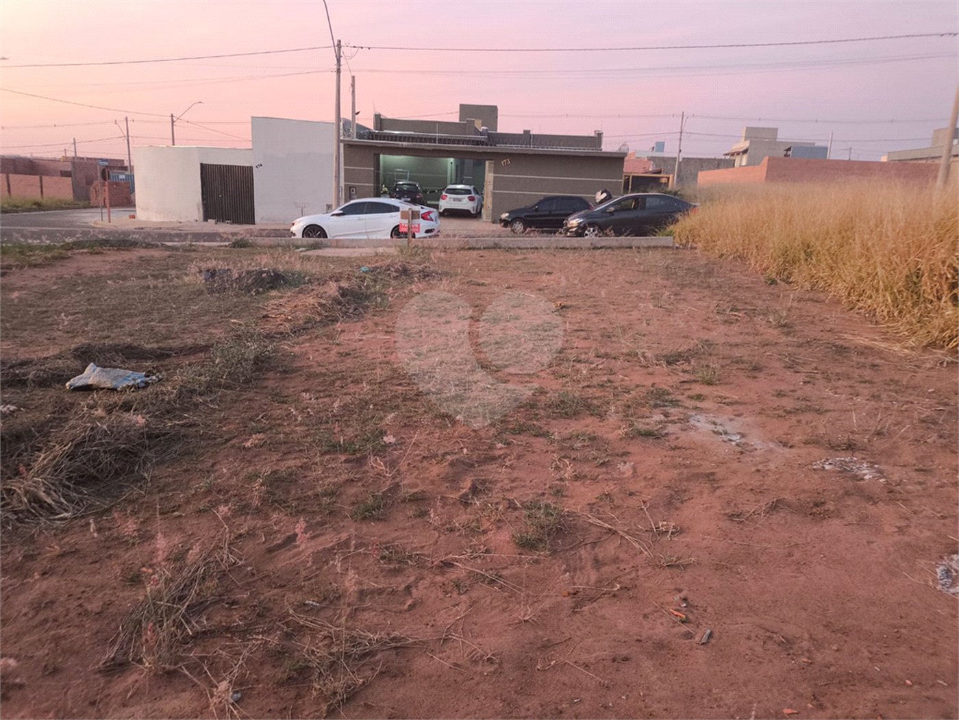 Terreno no Arcoville com 240 m²