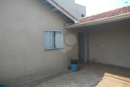 Casa Térrea com 2 dormitórios.