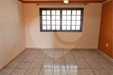 Excelente Casa Residencial no São Carlos 5 com 3 Quartos (1 Suíte) e Garagem Coberta para 2 Carros