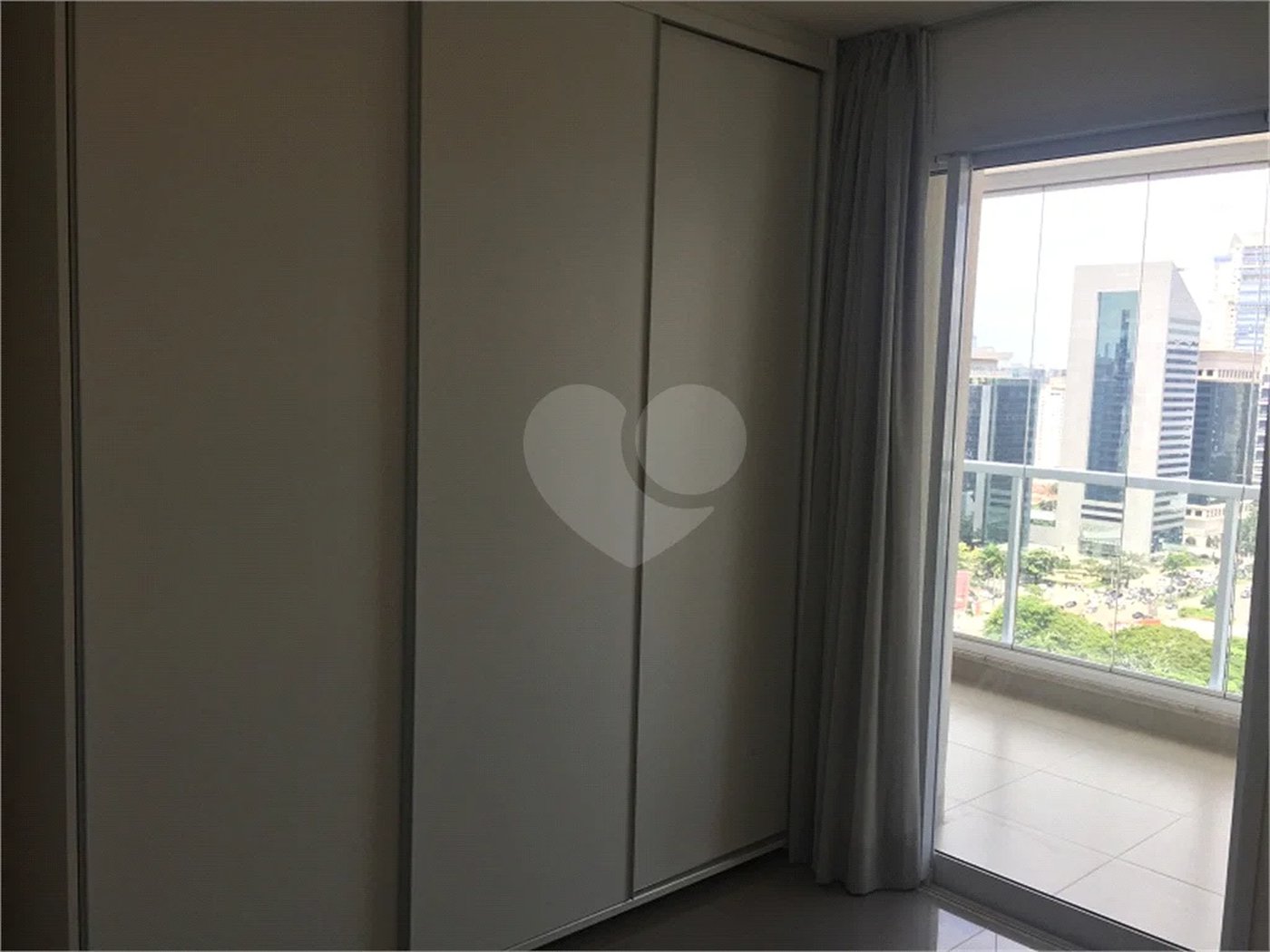 EXCELENTE APARTAMENTO PARA LOCAÇÃO NO ITAIM BIBI, 70 M2, 1 SUITE, 2 BANHEIROS, 2 VAGAS