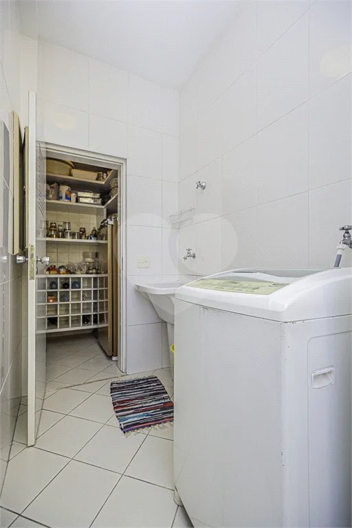 Apartamento á venda em Higienópolis com 212m² 3 dormitórios 1 suíte 2 vagas