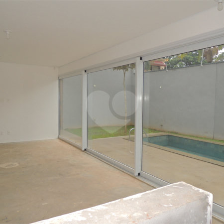 Casa à venda com 3 suítes no condomínio Jardim Flora, São Paulo - SP