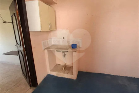 Ó TIMO CASA COM 3 QUARTOS E TERRAÇO EM CONTOMINIO FECHADO
