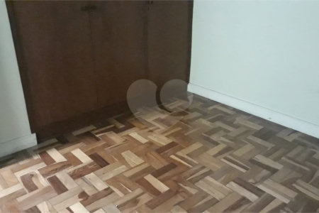 Venda apartamento 2 dormitórios, vaga de garagem fixa, lazer completo. Campo Belo. SP.