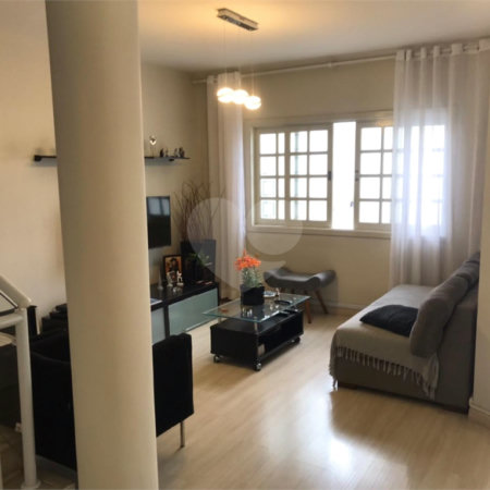 Casa Sobrado à venda no Planalto Paulista de 153m² com 3 dormitórios e 2 vagas
