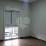 Sobrado novo com 3 suítes, 4 vagas, espaço gourmet com churrasqueira, jardim de inverno e acabamento premium. Conforto, modernidade e sofisticação.