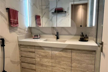 Apartamento de 176 m2 com 4 dormitórios sendo 3 suítes com 3 vagsa Condomínio Dolce Vita Avenida Lacerda Franco ,Cambuci -São Paulo