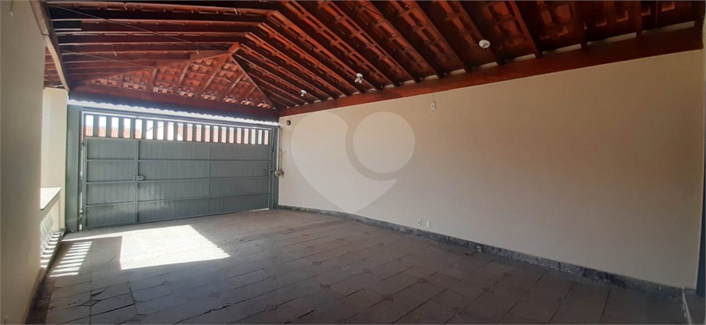 Casa térrea para venda, com 3 dormitórios, sendo 1 suíte.