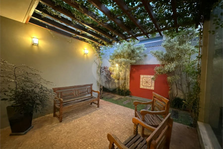 Casa a venda no condomínio Damha II
