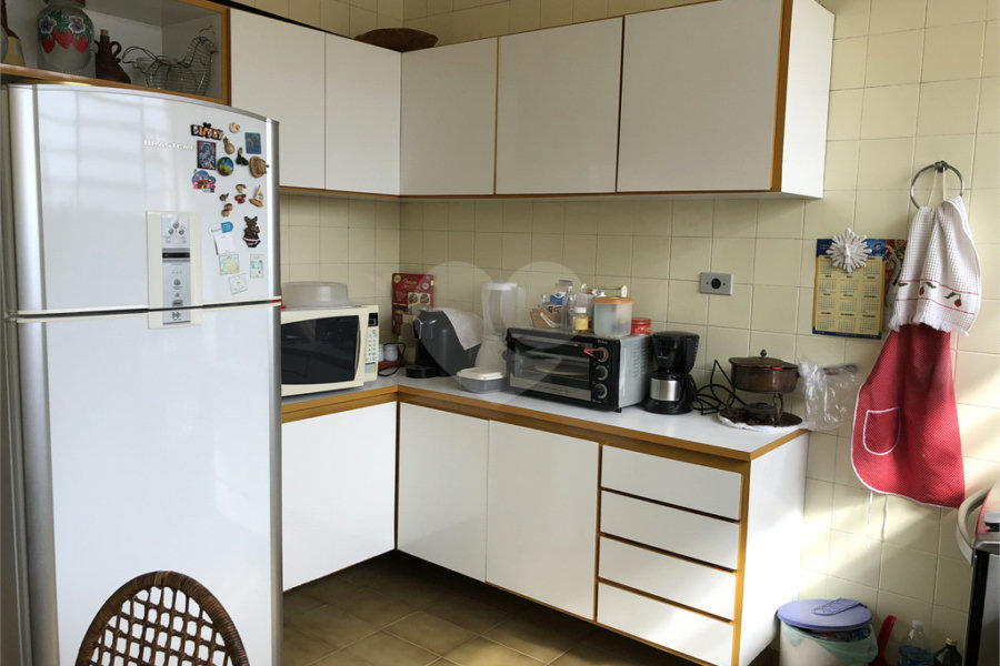 sobrado na Região do Jardim França próximo da Padaria Paris, com 3 dormitórios, 3 vagas de garagem,