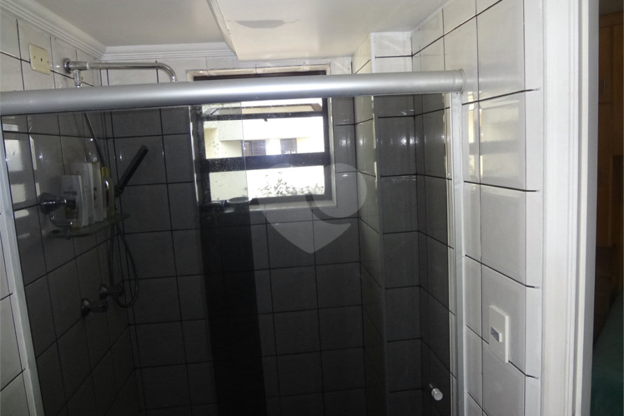 COBERTURA COM PISCINA E CHURRASQUEIRA NA CASA VERDE.