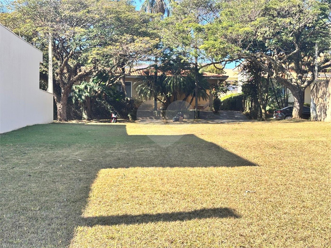 Terreno no Parque Sabará próximo a portaria