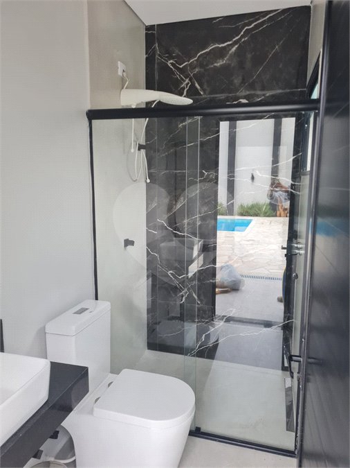 Linda casa em condomínio fechado, unindo conforto, lazer e segurança para você e sua família!
