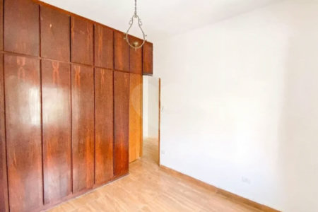 Sobrado com 400m² , 3 dormitórios , sendo 2 suítes , 3 vagas , à venda no centro de Santo André.