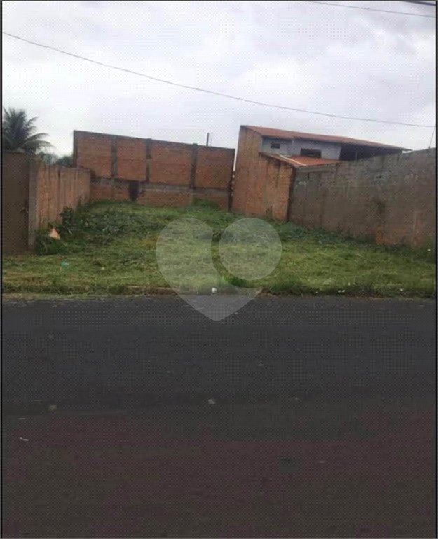 Terreno para venda, dispondo de 250,00 m² de área total, localizado na cidade de Araraquara/SP.