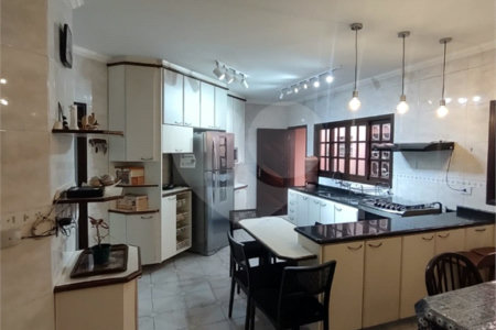 Casa com 300m² , 4 dormitórios , sendo 2 suítes , 5 vagas , à venda no bairro Curuçá , em Santo André.