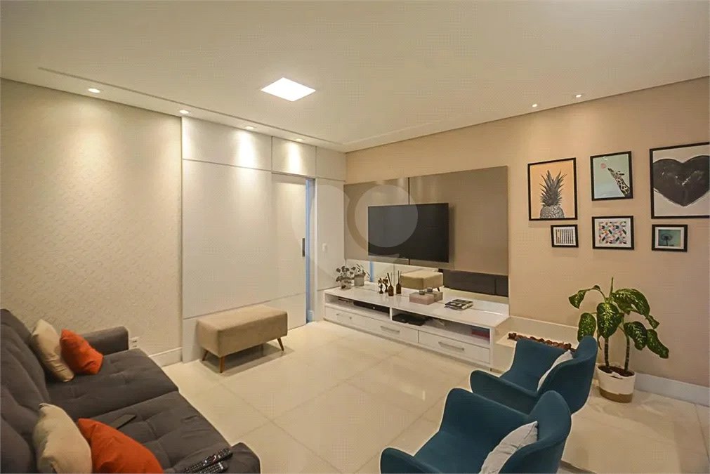 Espaço, conforto e uma localização privilegiada fazem deste apartamento mobiliado no Baeta Neves, em São Bernardo do Campo, uma excelente opção para seu novo lar. Com 118 m², três dormitórios e quatro banheiros, o imóvel oferece ambientes amplos para acomodar a família e receber amigos com comodidad