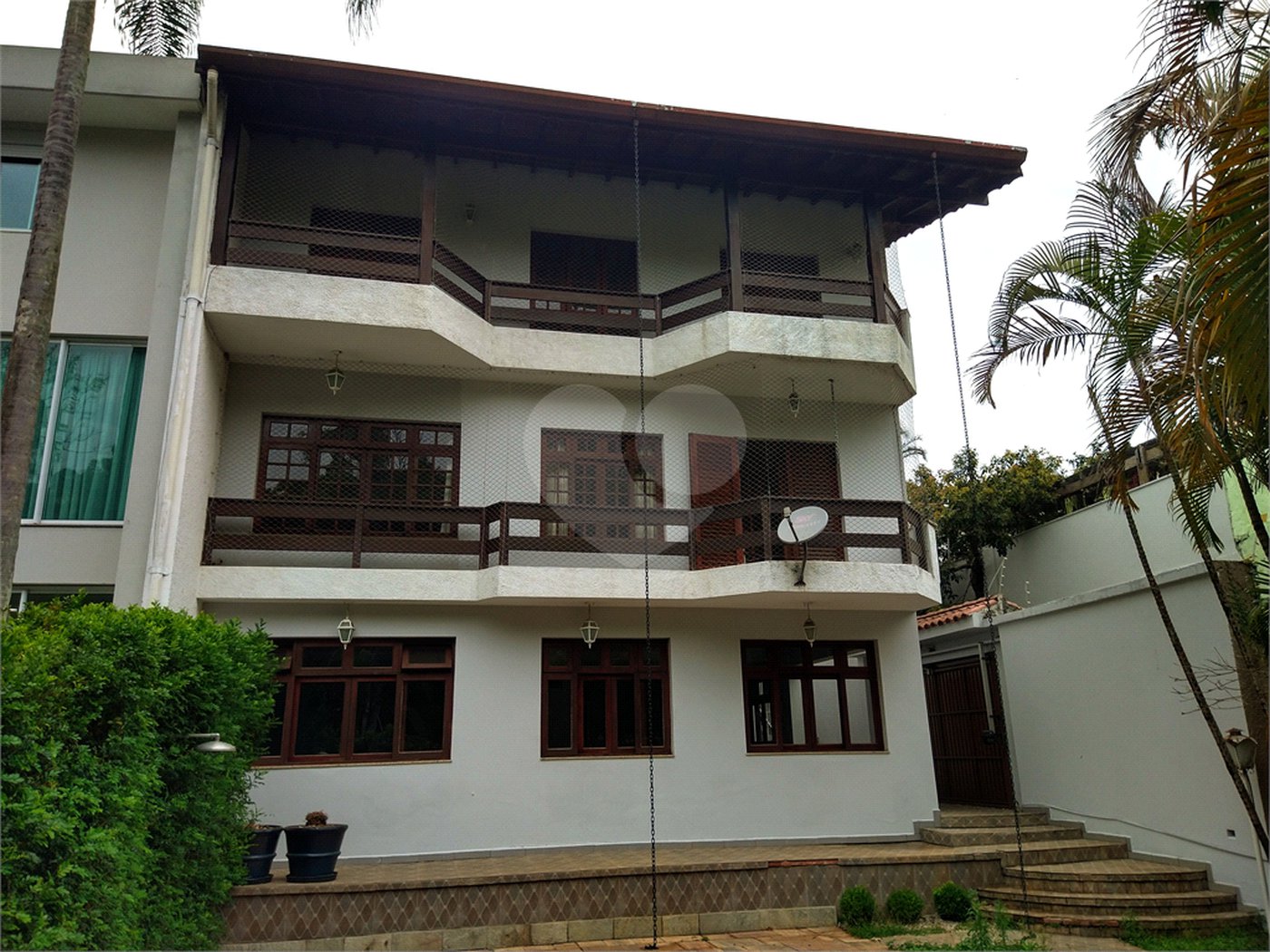 SOBRADO DE 426,0 M² COM 04 SUITES, SALÃO DE FESTAS, 06 VAGAS,06 BANHEIROS E PISCINA PARA LOCAÇÃO OU VENDA NO BARRO BRANCO