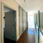 Casa de Alto Padrão em Condomínio com 4 suítes.