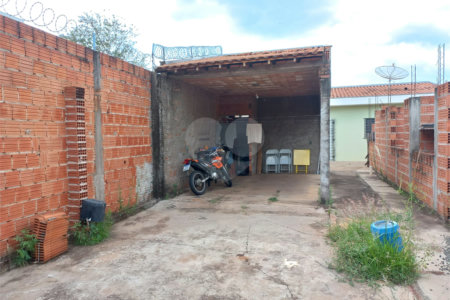 Casa térrea no Prolongamento Jardim das Torres.
