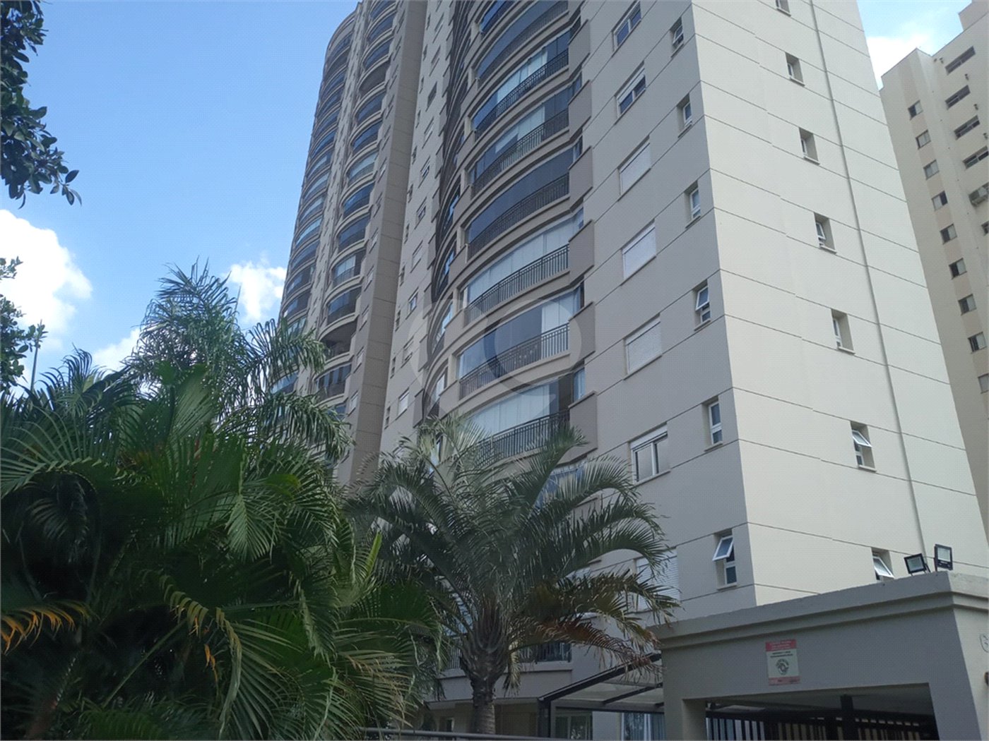 Apartamento 3 dormitórios, região do Campo Belo. Condomínio com laser completo.