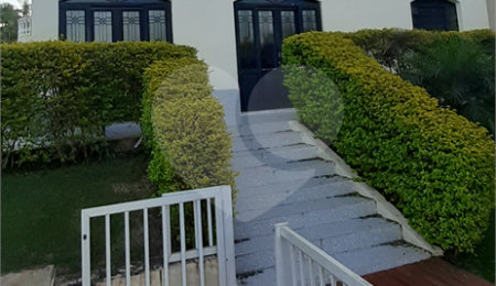 Casa à venda ou para alugar com 5 quartos, sendo 1 suíte, no Centro, Bom Jesus dos Perdões, SP