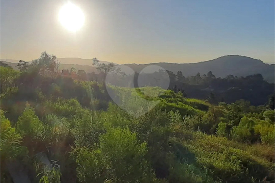 Casa nova na Serra da Cantareira com 3 suítes