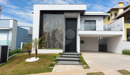Casa à venda com 4 suítes no condomínio Figueira Garden, Atibaia - SP